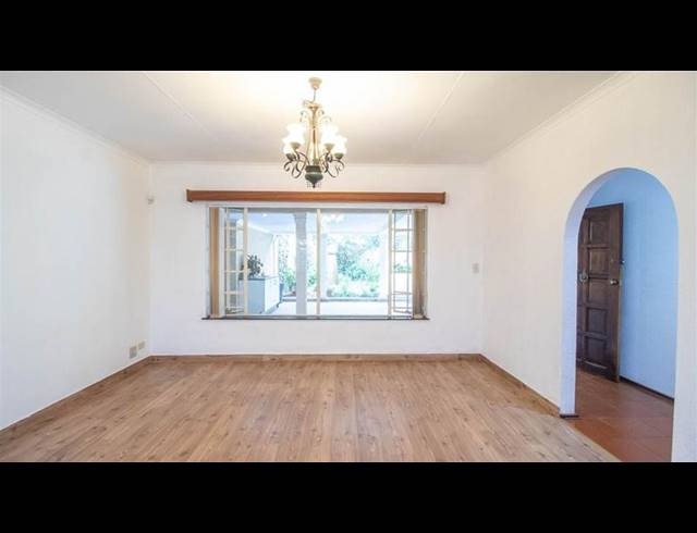 4 BEDROOM HOUSE FOR SALE IN VAN RIEBEECK PARK